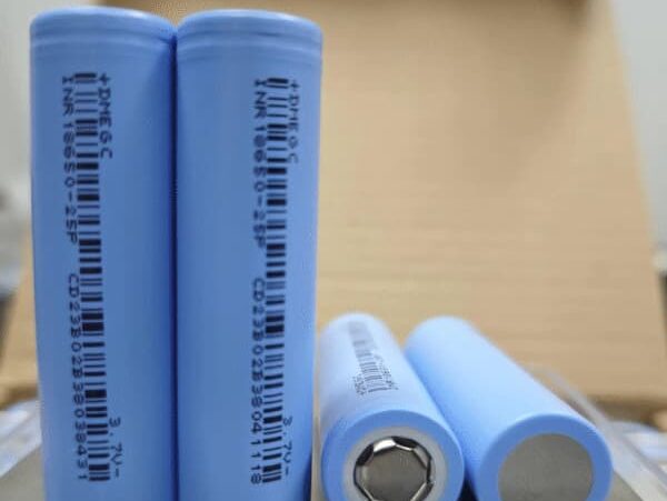 3.7 volt li ion rechargeable battery